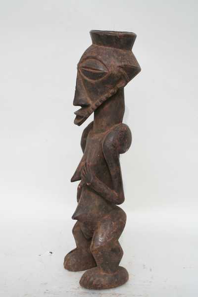 Bembe-Basumba(statue), d`afrique : rep.dem.Congo, statuette Bembe-Basumba(statue), masque ancien africain Bembe-Basumba(statue), art du rep.dem.Congo - Art Africain, collection privées Belgique. Statue africaine de la tribu des Bembe-Basumba(statue), provenant du rep.dem.Congo, 1450/1443.Vieille statue fétiche Basumba h.48cm.représentant une ancêtre femme ayant la main gauche sur son sein et la droite sur l